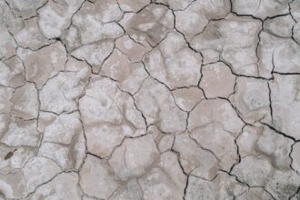 découvrez les causes, symptômes et traitements de la déshydratation. apprenez comment prévenir cette condition et maintenir un bon équilibre hydrique pour votre santé.