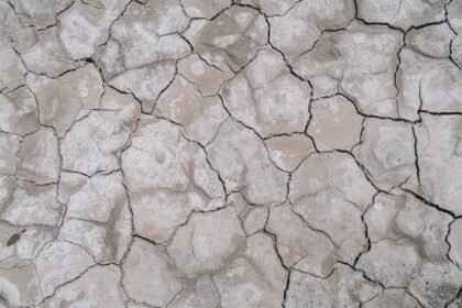 découvrez les causes, symptômes et traitements de la déshydratation. apprenez comment prévenir cette condition et maintenir un bon équilibre hydrique pour votre santé.