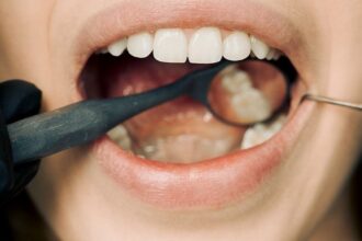 découvrez dental fever, le rendez-vous incontournable pour tous vos besoins dentaires. profitez de conseils d'experts en santé bucco-dentaire, d'astuces pour un sourire éclatant et des solutions innovantes pour améliorer votre hygiène dentaire. prenez soin de votre sourire dès aujourd'hui!