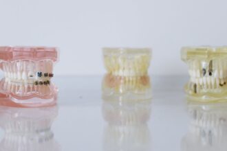 découvrez les avantages des implants dentaires pour restaurer votre sourire. nos solutions de pointe assurent confort et durabilité, adaptées à chaque besoin. prenez rendez-vous dès aujourd'hui pour retrouver une bouche en pleine santé !