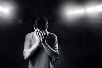 découvrez les causes, symptômes et traitements de la dépression, un trouble mental courant qui affecte des millions de personnes. obtenez des conseils pour surmonter cette maladie et améliorer votre bien-être avec des ressources utiles et des informations précieuses.