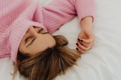 découvrez le phénomène de dormance, où les organismes entrent dans un état de repos pour survivre aux conditions défavorables. explorez comment cette stratégie adaptive se manifeste chez les plantes, les animaux et même les microorganismes, et son importance dans l'équilibre des écosystèmes.