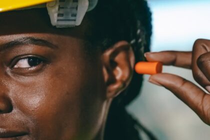 découvrez nos bouchons d'oreilles de haute qualité, conçus pour un confort optimal et une protection efficace contre le bruit. idéaux pour le sommeil, le travail ou les voyages, nos bouchons d'oreilles allient praticité et performance pour vous offrir un calme apaisant où que vous soyez.