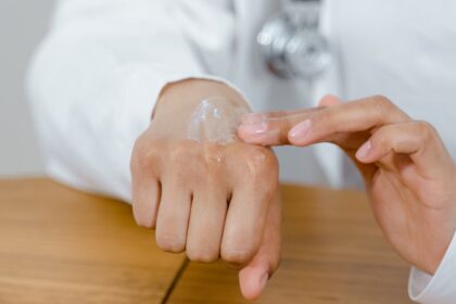 découvrez tout sur l'eczéma, ses causes, ses symptômes et les traitements efficaces pour soulager cette affection cutanée. informez-vous sur les meilleures pratiques pour gérer votre peau et prévenir les crises d'eczéma.