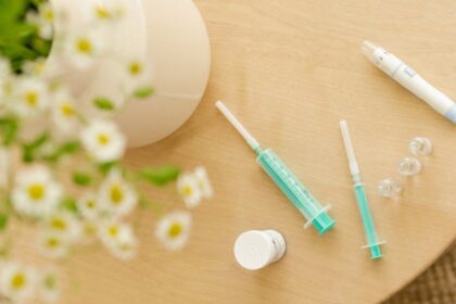 découvrez l'epipen, un dispositif d'auto-injection essentiel pour le traitement des réactions allergiques sévères. apprenez comment l'utiliser, son importance dans la gestion des allergies et les conseils pour rester en sécurité.