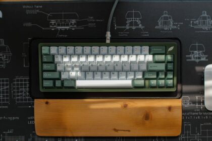 découvrez l'ergonomie, discipline dédiée à l'optimisation des conditions de travail et de vie. apprenez comment les principes ergonomiques améliorent le confort, la productivité et la santé au quotidien.
