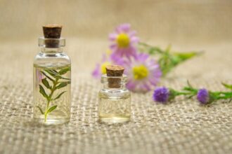 découvrez les bienfaits des huiles essentielles : des solutions naturelles pour votre bien-être physique et mental. explorez nos conseils d'utilisation, recettes et bienfaits des huiles essentielles pour harmoniser votre vie au quotidien.
