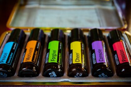 découvrez les bienfaits des huiles essentielles, des solutions naturelles pour améliorer votre bien-être au quotidien. explorez notre sélection d'huiles de qualité pour l'aromathérapie, la détente et la santé.