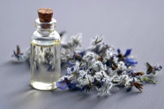 découvrez les bienfaits des huiles essentielles pour votre bien-être au quotidien. explorez nos conseils d'utilisation, recettes et propriétés des huiles pour une vie saine et équilibrée.
