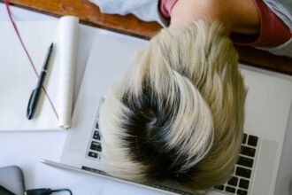 découvrez des conseils pratiques et des informations sur la fatigue, ses causes, ses symptômes et comment la surmonter pour retrouver énergie et bien-être au quotidien.