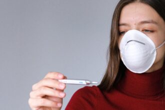 découvrez tout sur la fièvre : causes, symptômes, traitements et conseils pour gérer cet état de santé courant. informez-vous sur les signes à surveiller et quand consulter un médecin.