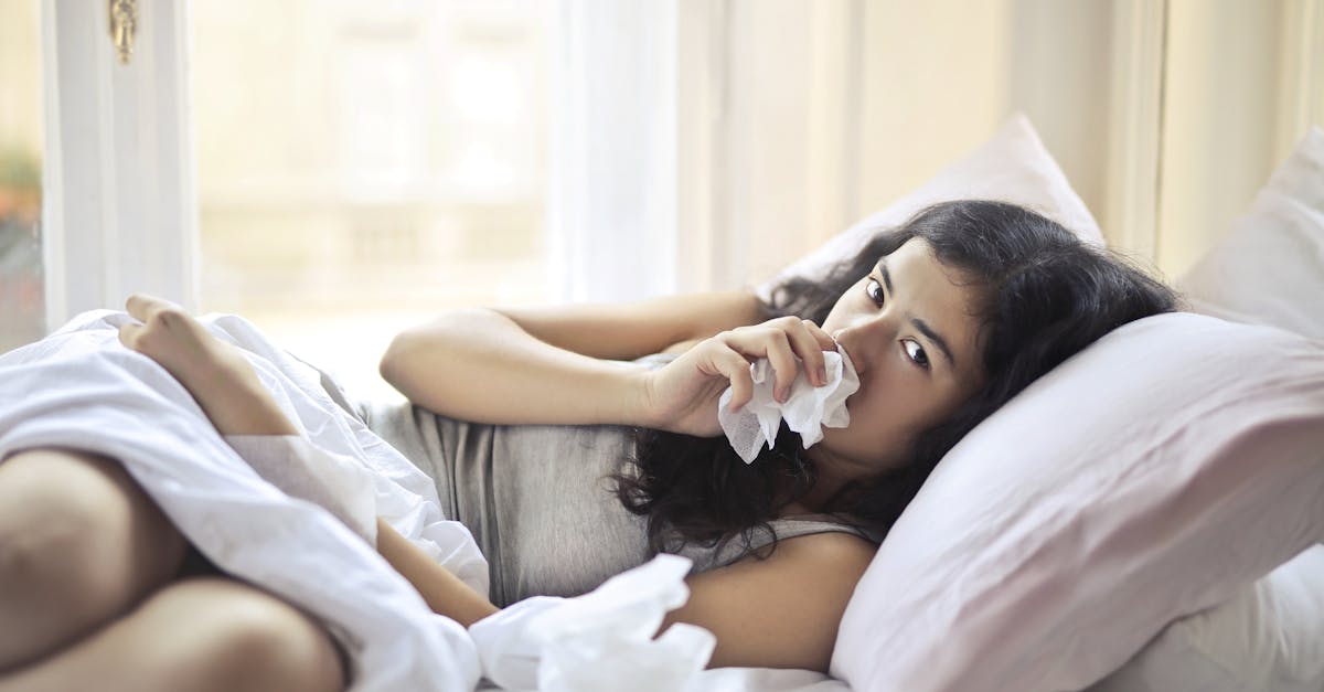 découvrez tout sur la fièvre : causes, symptômes et traitements. apprenez à reconnaître les signes et à gérer cette réponse naturelle de votre corps face aux infections.