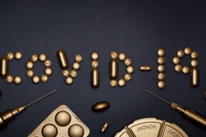 découvrez tout sur la fièvre : ses causes, symptômes, traitements et conseils pour la gérer efficacement. apprenez quand consulter un médecin et comment soulager les inconforts liés à une température élevée.