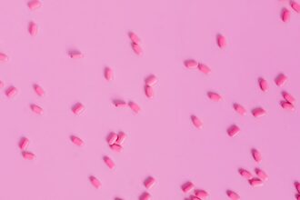 découvrez les médicaments génériques, une alternative économique aux médicaments de marque, offrant une efficacité similaire à un prix réduit. informez-vous sur leurs avantages, ingrédients, et impacts sur votre santé.