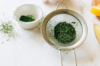 découvrez les incroyables bienfaits du gingembre pour votre santé et votre bien-être. apprenez comment cette racine puissante peut améliorer votre digestion, renforcer votre système immunitaire et apporter une touche épicée à vos recettes.