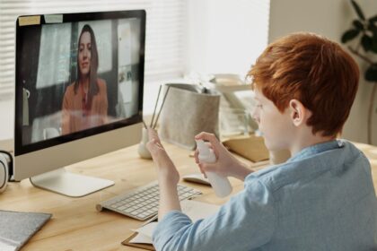 découvrez notre gel désinfectant pour les mains, formulé pour éliminer 99,9% des germes tout en hydratant votre peau. pratique et essentiel pour maintenir une hygiène irréprochable, que ce soit à la maison, au bureau ou en déplacement.
