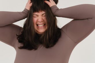 découvrez les différentes causes des maux de tête et les solutions pour soulager votre douleur. informez-vous sur les types de céphalées et apprenez des astuces pour prévenir leurs apparitions. prenez soin de votre bien-être avec nos conseils pratiques.