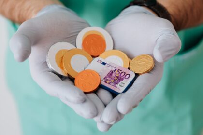 découvrez notre gamme d'assurances santé adaptées à vos besoins. profitez d'une couverture complète pour vous et votre famille, avec des services personnalisés et un accès facile aux soins médicaux. optez pour la tranquillité d'esprit avec notre assurance santé fiable et abordable.