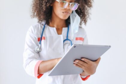 découvrez notre expert en soins de santé, spécialisé dans l'amélioration de votre bien-être. profitez de conseils personnalisés et d'une approche holistique pour optimiser votre santé.