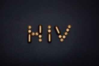 découvrez tout ce que vous devez savoir sur le vih : transmission, prévention, traitements et mythes associés. informez-vous pour mieux comprendre cette maladie et réduire la stigmatisation.