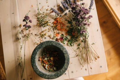 découvrez des remèdes maison simples et efficaces pour soulager divers maux du quotidien. explorez des solutions naturelles à portée de main, pour une santé améliorée et un bien-être au naturel.