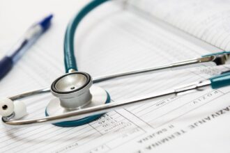 découvrez notre hôpital moderne dédié à votre santé. nous offrons des soins médicaux de qualité, des spécialistes disponibles et une approche humaine pour répondre à tous vos besoins médicaux.