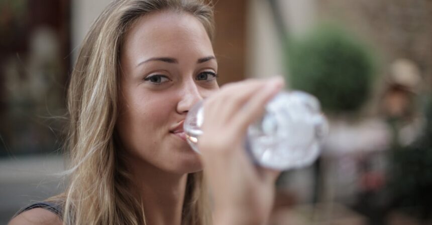 découvrez l'importance de l'hydratation pour votre santé et votre bien-être. apprenez astuces et conseils pour rester parfaitement hydraté tout au long de la journée.