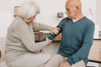 découvrez tout ce qu'il faut savoir sur l'hypertension : causes, symptômes, traitements et conseils pour mieux gérer cette condition. informez-vous sur les risques associés et les mesures préventives à adopter pour une vie en santé.