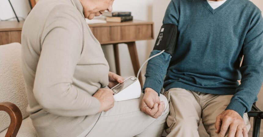 découvrez tout ce que vous devez savoir sur l'hypertension : causes, symptômes, traitements et conseils pour mieux gérer cette condition. informez-vous sur les risques associés et adoptez un mode de vie sain pour préserver votre santé cardiovasculaire.