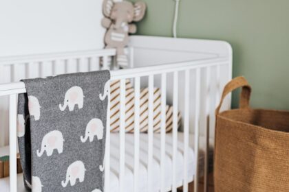 découvrez des conseils essentiels pour améliorer le sommeil de votre bébé. apprenez les meilleures pratiques pour instaurer une routine de sommeil saine et aider votre enfant à dormir paisiblement.