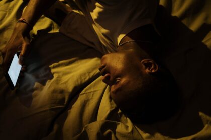 découvrez les causes, symptômes et traitements de l'insomnie. apprenez comment améliorer votre sommeil et retrouver des nuits paisibles grâce à nos conseils et astuces pratiques.
