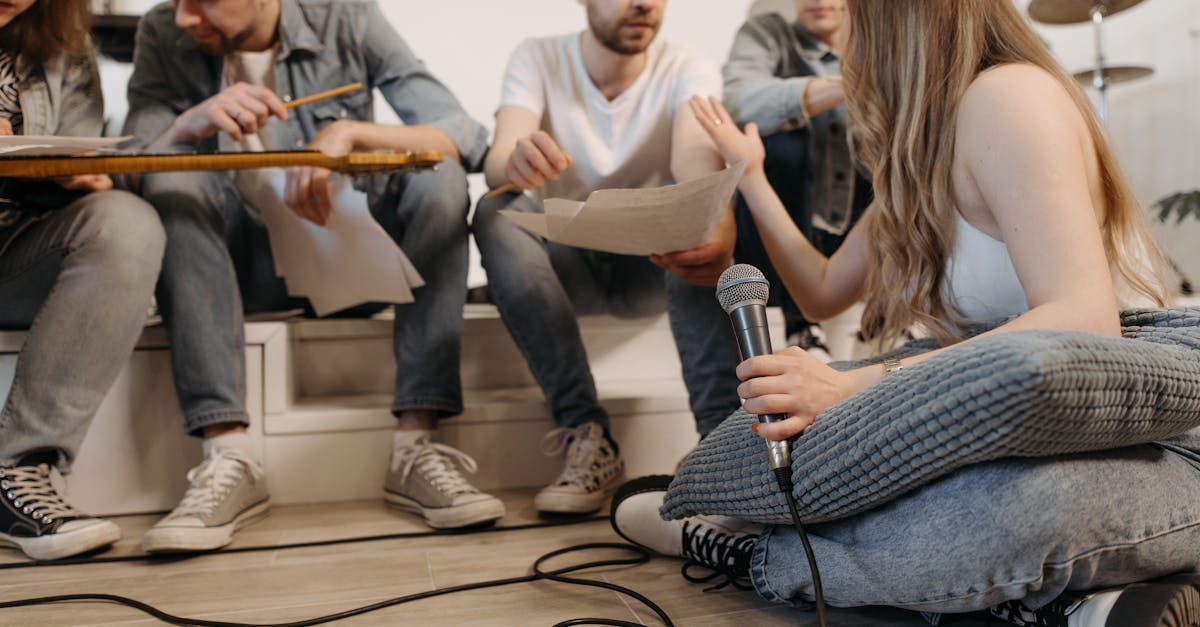 découvrez les paroles des chansons les plus populaires et plongez dans l'univers musical qui vous captive. trouvez facilement les lyrics de vos artistes préférés et donnez vie à votre playlist.