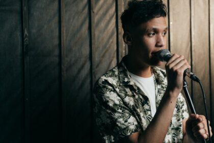 découvrez les paroles des chansons les plus populaires. plongez dans l'univers des mots et des émotions à travers nos analyses et traductions des lyrics. un incontournable pour les passionnés de musique !