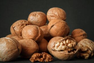 découvrez les bienfaits du magnésium pour votre santé et votre bien-être. apprenez comment cet minéral essentiel contribue à la réduction du stress, à l'amélioration de la qualité du sommeil et à la régulation du métabolisme. informez-vous sur les sources alimentaires et les suppléments disponibles pour optimiser votre apport en magnésium.