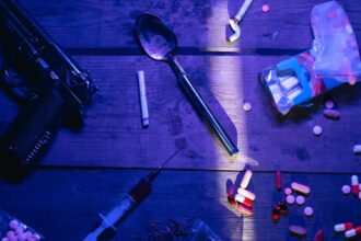 découvrez les enjeux et les implications de la vaccination obligatoire. explorez pourquoi elle est essentielle pour la santé publique, les débats éthiques qu'elle soulève et son impact sur les communautés.