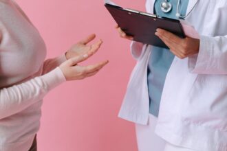 découvrez le processus de diagnostic médical, incluant les différentes méthodes et technologies utilisées pour identifier les maladies et évaluer la santé des patients. apprenez à mieux comprendre votre santé grâce à un diagnostic précis et fiable.