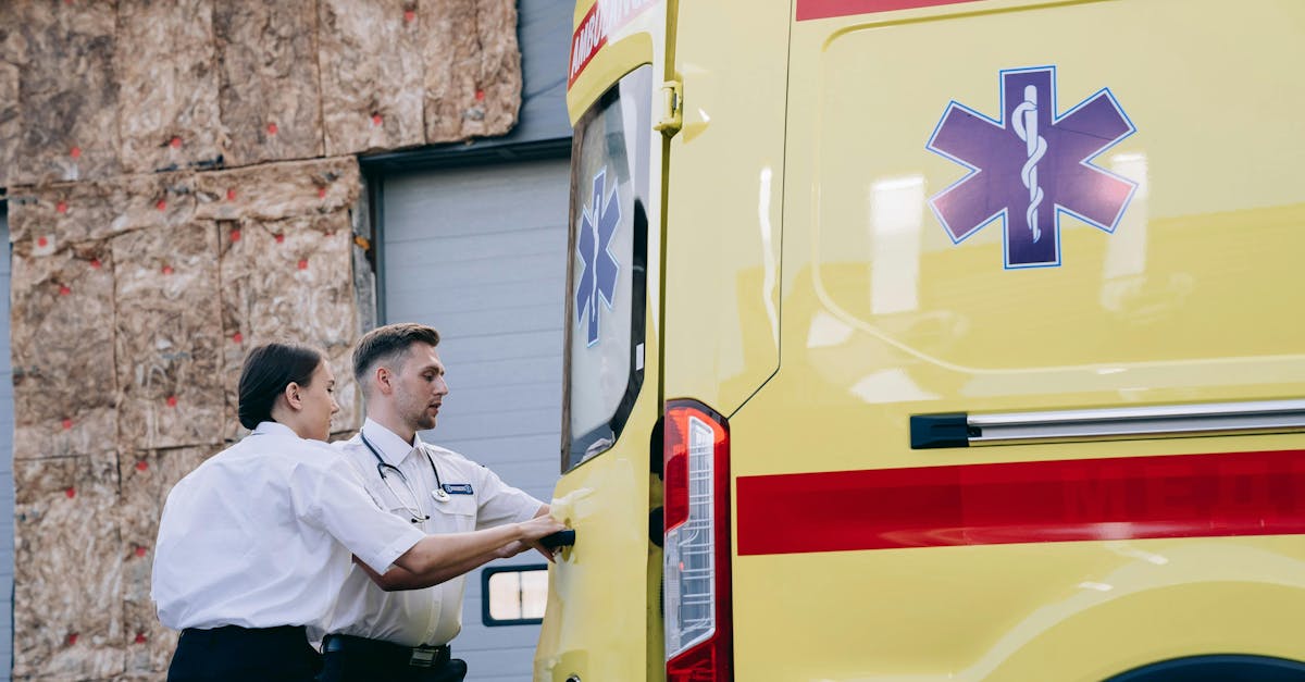 découvrez comment réagir face à une urgence médicale. apprenez les étapes essentielles pour secourir efficacement et sauver des vies en cas d'accident ou de maladie soudaine.