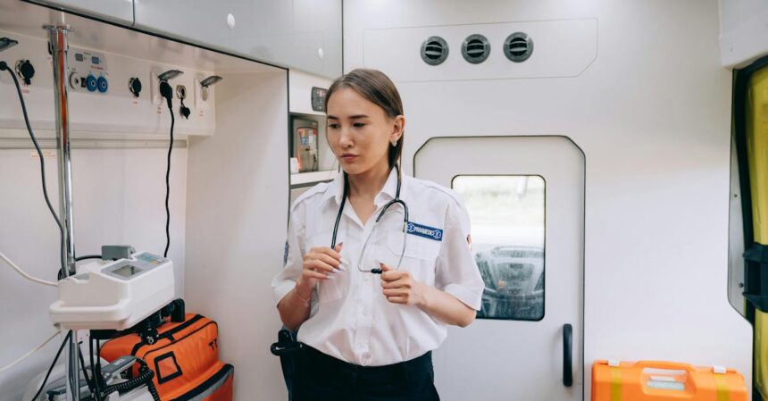 découvrez les essentiels à connaître sur les situations d'urgence médicale. apprenez à reconnaître les signes critiques, à réagir rapidement et à appeler les secours pour assurer la sécurité des victimes. informez-vous sur les premiers secours, les services médicaux d'urgence et bien plus encore.