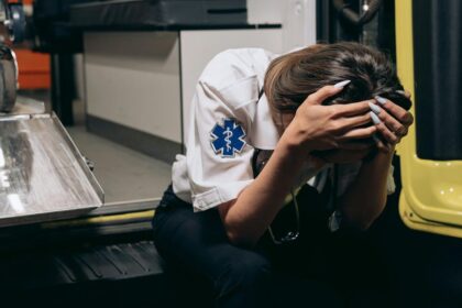 découvrez comment gérer efficacement les urgences médicales. obtenez des conseils pratiques et des informations essentielles pour agir rapidement et sauver des vies en situation critique.
