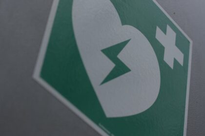 découvrez des conseils essentiels sur la gestion des urgences médicales. apprenez à réagir rapidement et efficacement face à diverses situations critiques pour sauver des vies et assurer la sécurité des personnes autour de vous.