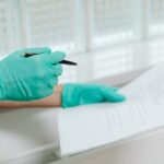 découvrez l'importance des dossiers médicaux pour le suivi de votre santé. apprenez comment ces documents essentiels garantissent une prise en charge optimale par les professionnels de santé et facilitent l'accès à vos informations médicales.