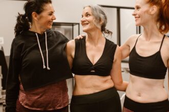 découvrez tout ce qu'il faut savoir sur la ménopause : ses symptômes, ses impacts sur la santé, et les solutions pour mieux la vivre. informez-vous sur les traitements et conseils pratiques pour naviguer cette période de transition avec sérénité.