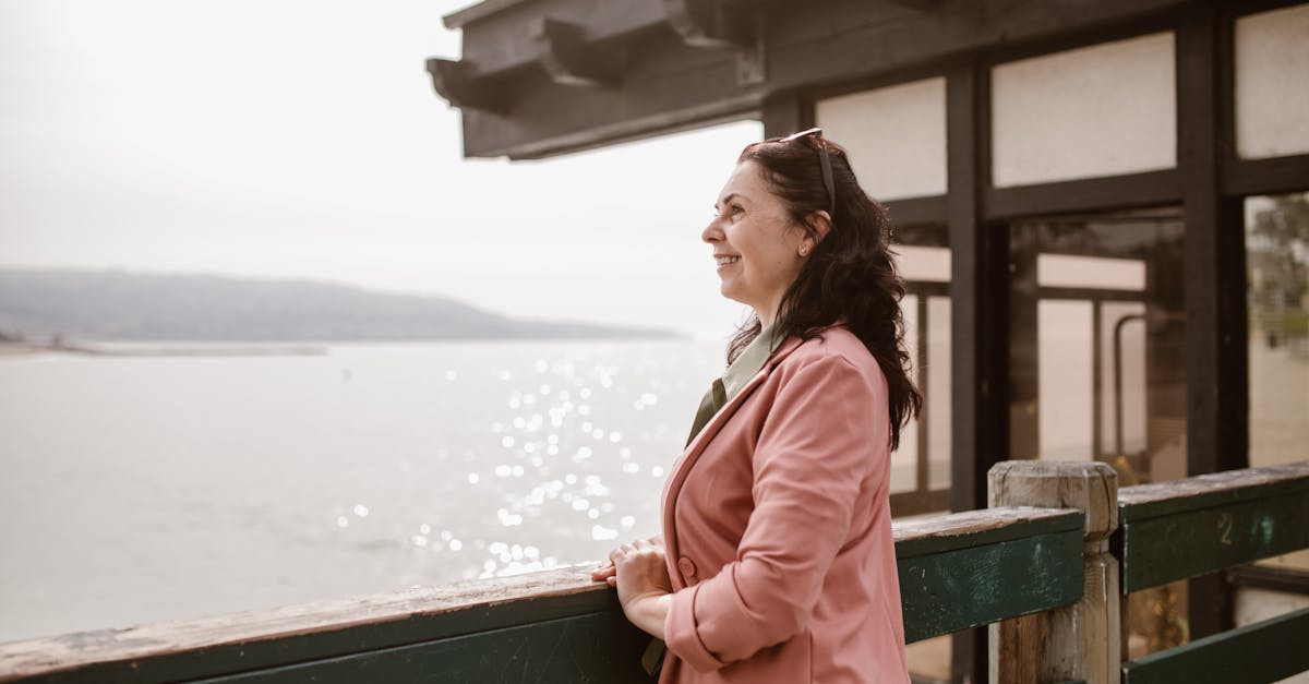 dĂ©couvrez tout ce que vous devez savoir sur la mĂ©nopause : ses symptĂŽmes, ses effets sur la santĂ©, et des conseils pour mieux vivre cette transition naturelle. informez-vous sur les solutions disponibles pour un bien-ĂȘtre optimal durant cette pĂ©riode de votre vie.