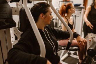 découvrez les symptômes de la ménopause, de la sécheresse vaginale aux bouffées de chaleur, et apprenez comment les gérer pour vivre cette transition en toute sérénité.