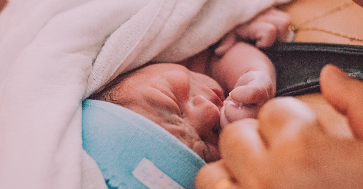 découvrez le métier de sage-femme : un rÎle essentiel dans l'accompagnement des futures mamans, la préparation à la naissance et le soutien à la parentalité. explorez les diverses facettes de cette profession enrichissante et les compétences nécessaires pour offrir des soins de qualité aux familles.