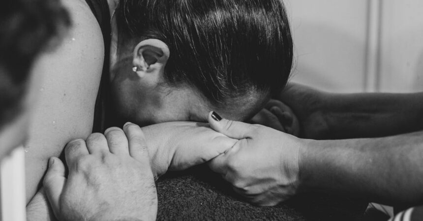 découvrez le rôle essentiel des sages-femmes dans le suivi de la grossesse, l'accouchement et la santé de la mère et de l'enfant. obtenez des conseils et des informations sur cette profession précieuse qui accompagne les femmes tout au long de leur parcours maternité.