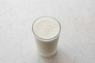 découvrez les nombreux bienfaits du lait pour la santé, y compris ses propriétés nutritives, son impact sur la croissance osseuse, et ses effets positifs sur la peau. apprenez comment intégrer ce précieux aliment dans votre alimentation quotidienne pour profiter de ses avantages.