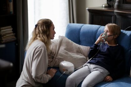 découvrez comment un nébuliseur peut améliorer votre santé respiratoire. idéal pour les personnes souffrant d'asthme ou de maladies pulmonaires, cet appareil facilite l'administration de médicaments sous forme de vapeur. informez-vous sur son fonctionnement, ses avantages et trouvez le modèle qui vous convient.