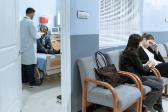 découvrez nos services de personnel soignant qualifié, dédié à offrir des soins de qualité aux patients. notre équipe expérimentée s'engage à garantir le bien-être et la sécurité de chaque individu. contactez-nous pour des solutions adaptées à vos besoins en soins de santé.