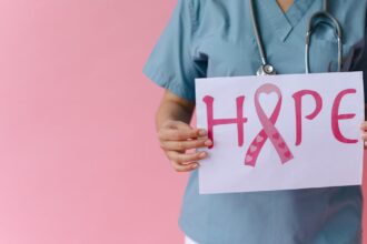 découvrez les avancées et les traitements en oncologie, spécialisées dans la prévention, le diagnostic et la guérison des cancers. informez-vous sur les dernières recherches, thérapies innovantes et conseils pour mieux comprendre cette discipline médicale vitale.